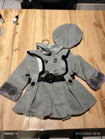 Petit manteau fille gris avec béret taile 6 mois