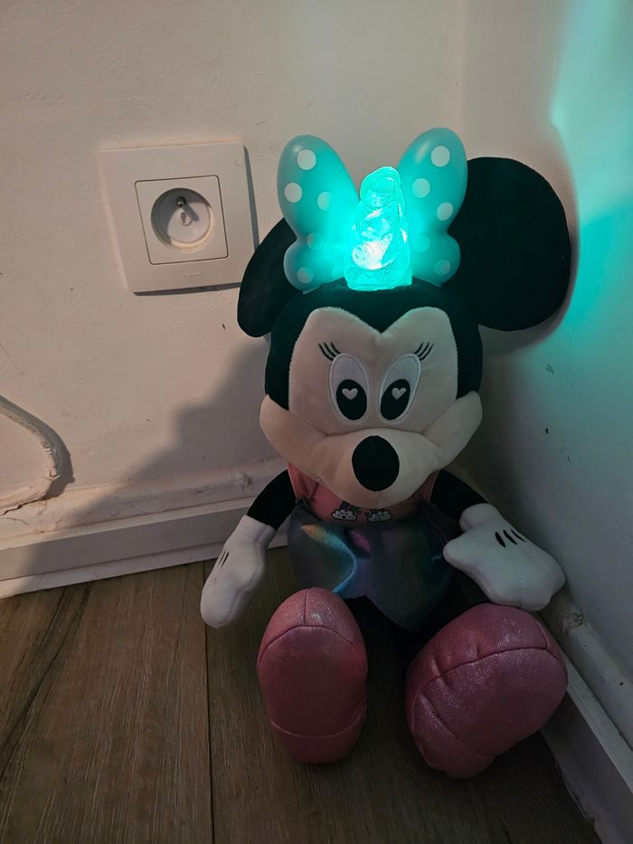 Peluche minnie lumineuse - photo numéro 3
