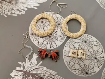 Lot boucle d'oreille et 2 bracelets cadeau