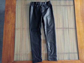 Legging simili cuir neuf 4 ans