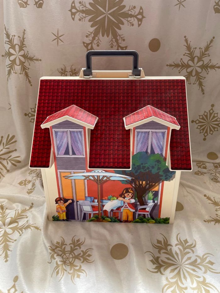 Maison playmobil avec accessoires et personnages - photo numéro 3