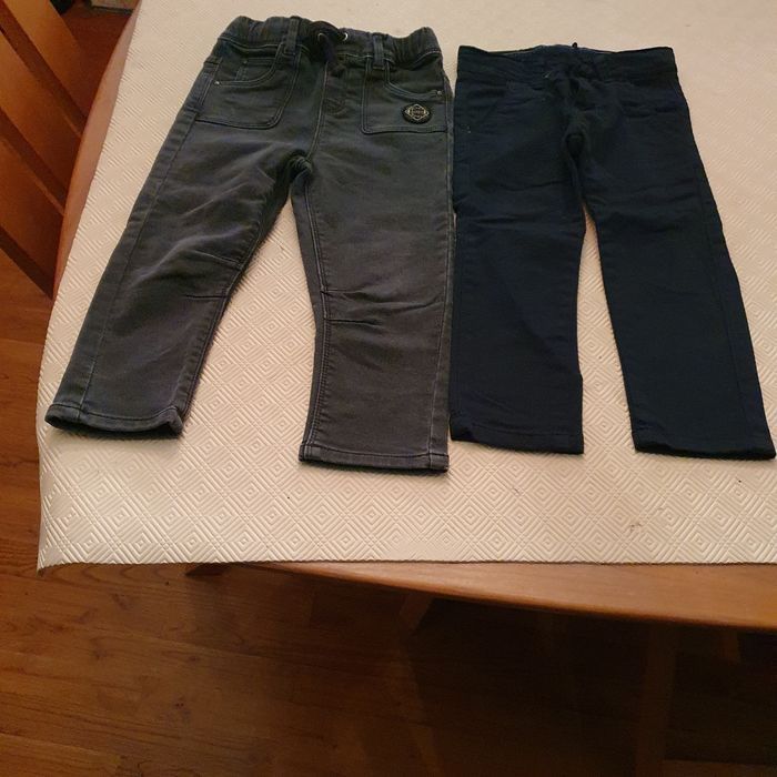 lot 2 pantalons neufs 3 ans