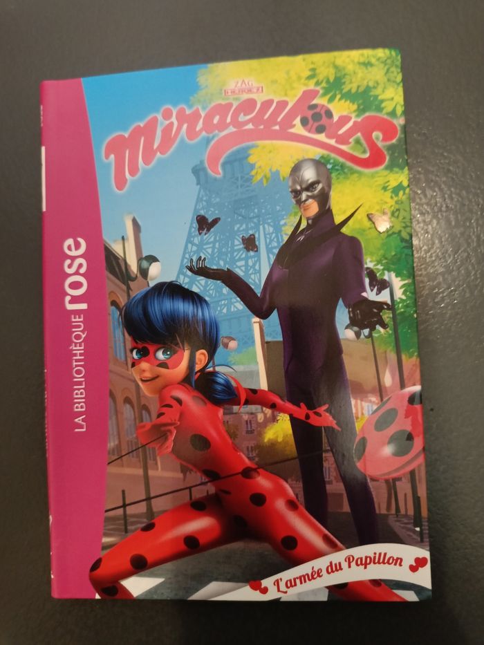 Livre Miraculous L'armée du papillon