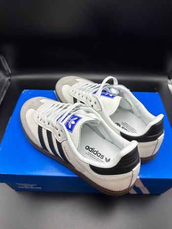 Baskets Adidas taille 373