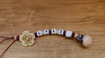 Attache tutute rose 