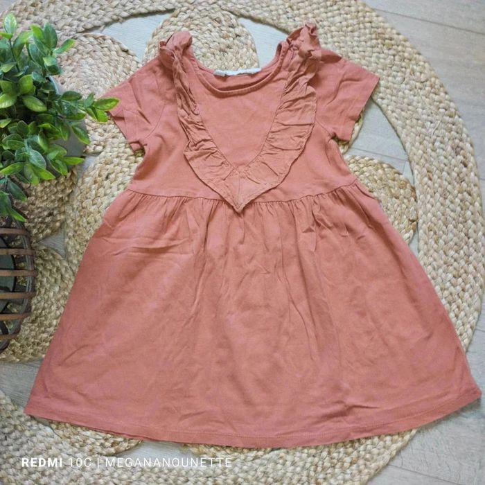 👧 Robe fille H&M – Taille 4 ans / 104 cm 🎨 Couleur : Terracotta / brique - photo numéro 2