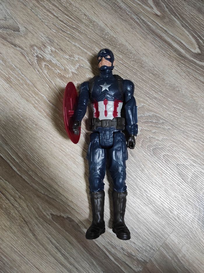 Figurine captain America