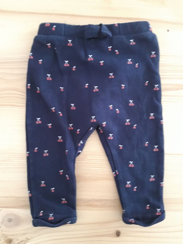 Lot 6  pantalons 12 mois - photo numéro 4