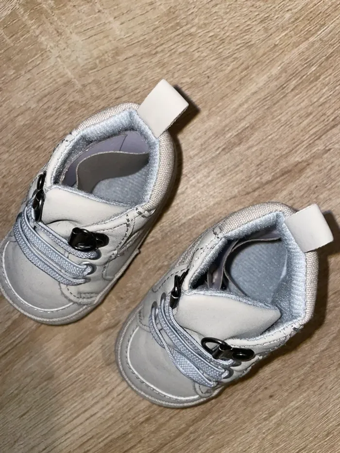 Chaussures bébé grises - photo numéro 2
