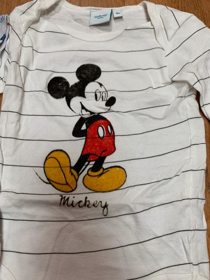 Lot 2 bodies manche courte et 2 bodies manche longue Mickey 18mois - photo numéro 3