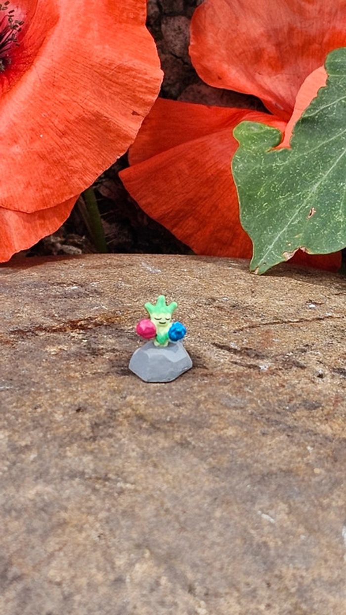 Super mini petite figurine Pokemon Nintendo roselia xxs