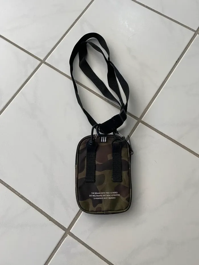 Sacoche Adidas Originals Camouflage - Très bon état - photo numéro 2