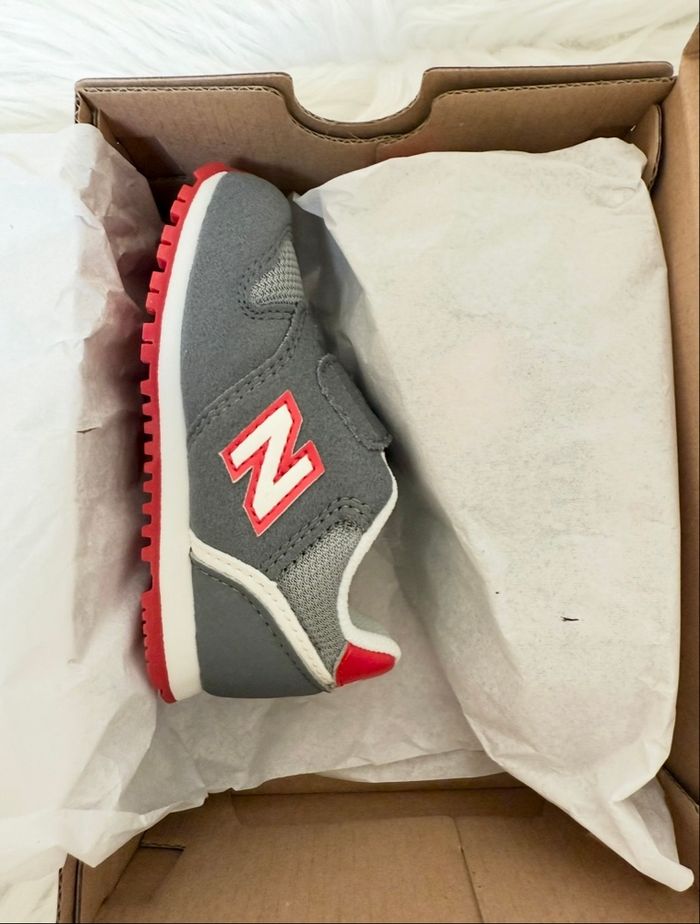 Baskets New Balance bébé – Taille 20,5 – gris/rouge – Neuf avec étiquette - photo numéro 2