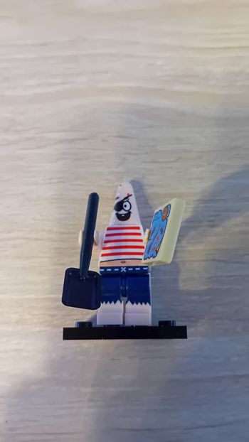 Figurine type lego bob l'eponge