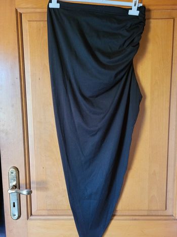 Jupe noir plus longue d un côté que de l autre