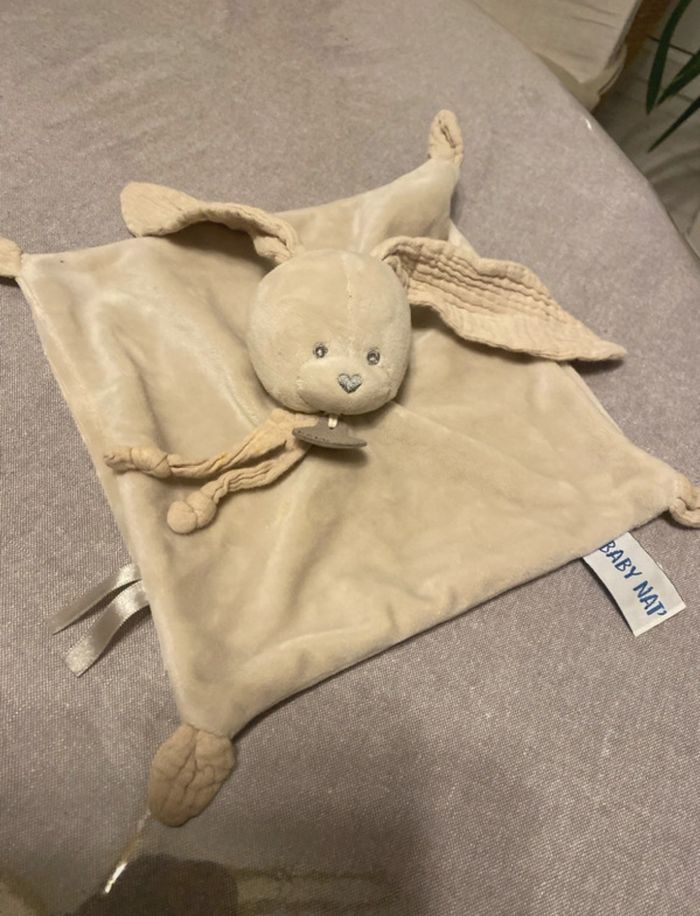 Doudou LAPIN BABY NAT PLAT MOCCA BEIGE