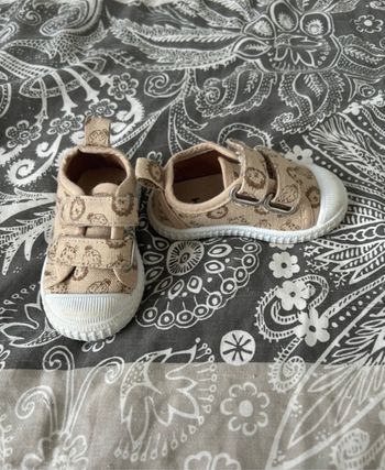 Chaussée en toile bébé