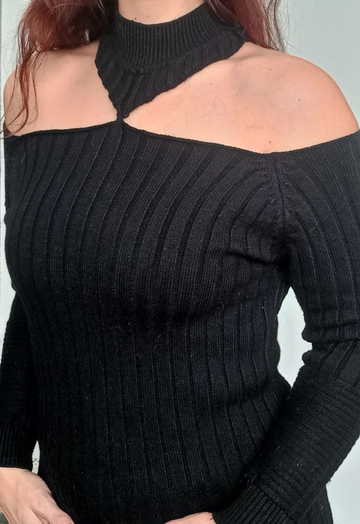 Pull noir côtelé épaules dénudées taille 38 - photo numéro 4