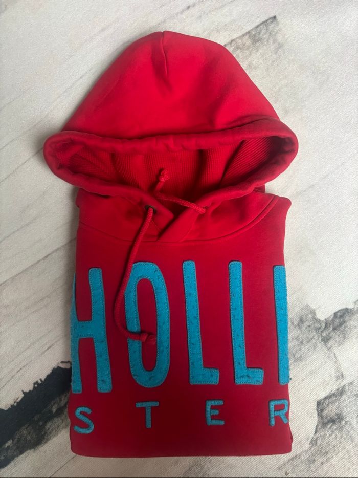 Sweat à capuche Hollister taille M rouge bordeaux logo brodé bleu clair - photo numéro 2