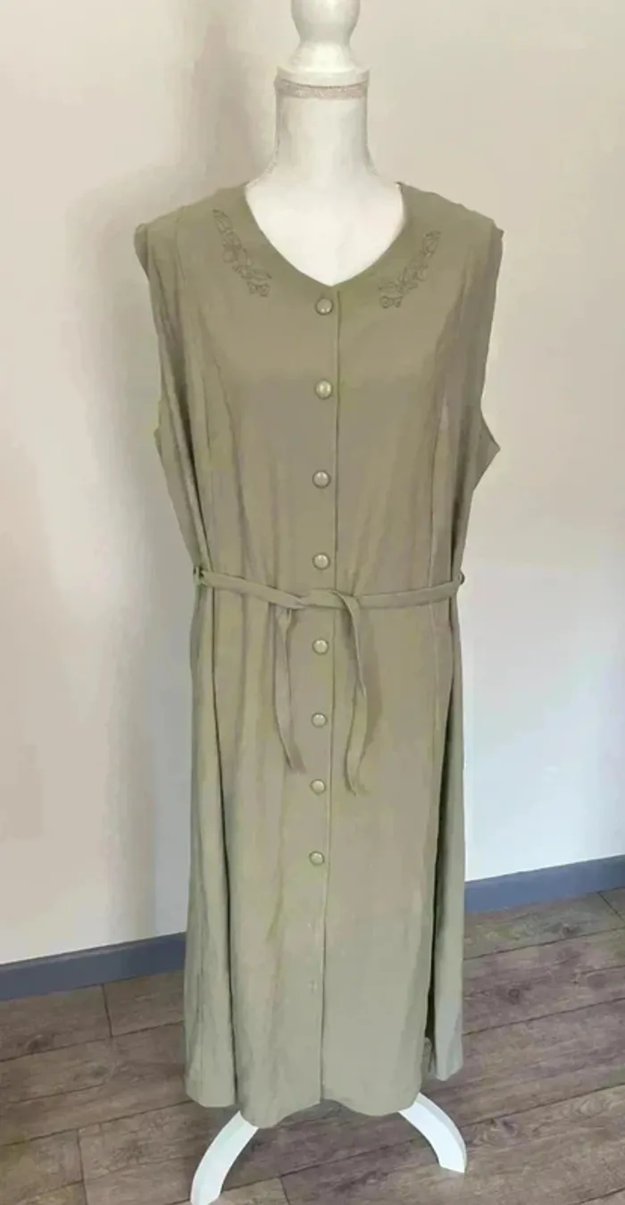 Robe kaki taille 52 Neuve avec étiquette
