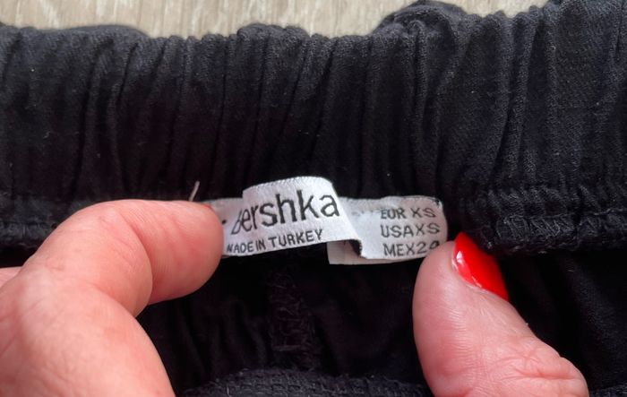 Short noir  bershka taille XS neuf - photo numéro 3
