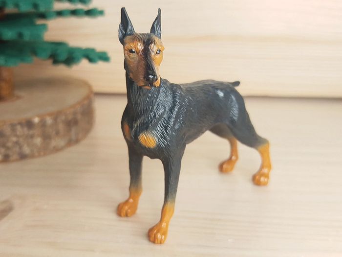 Figurine chien Doberman Animal domestique