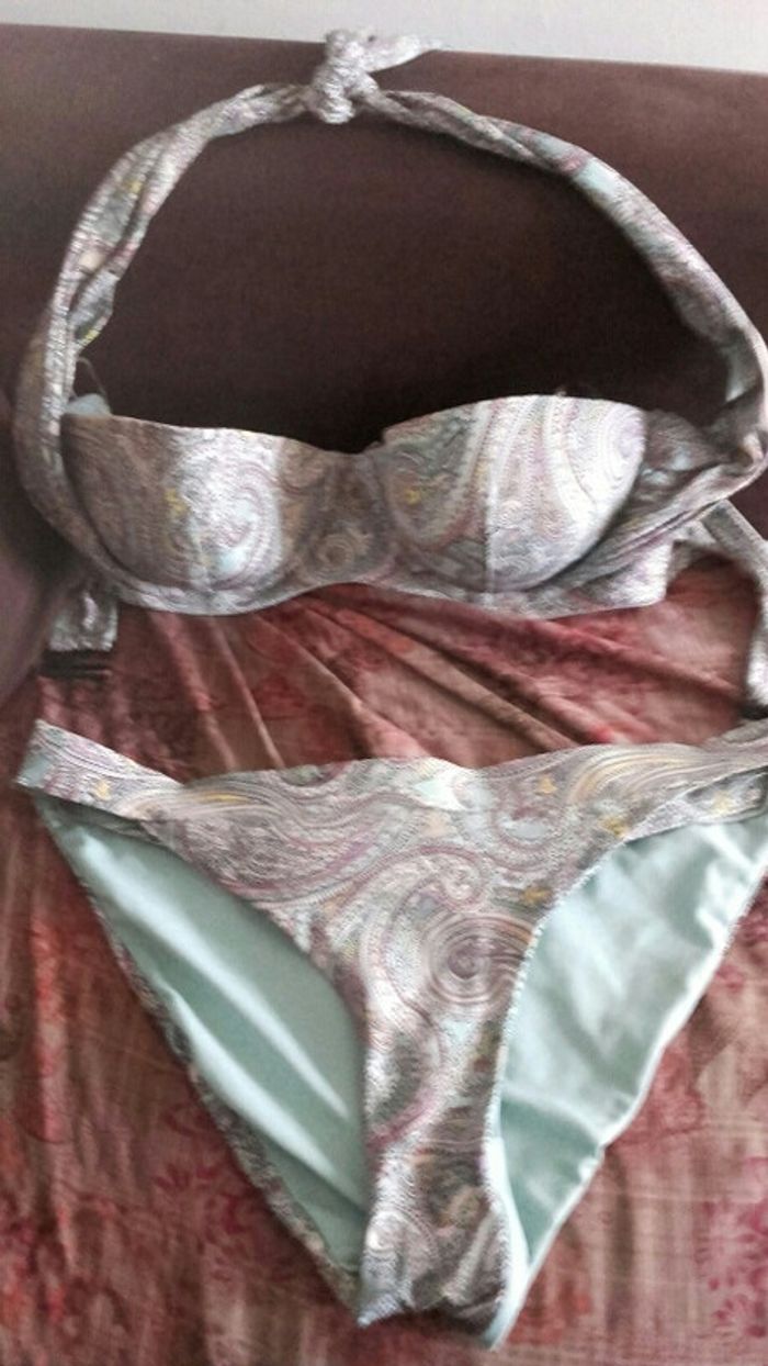 Maillot de bain motifs pastels