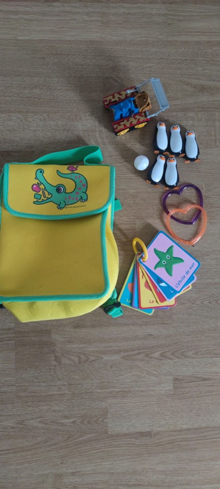 Lot sac à dos + petits jouets