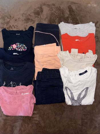 Lot de 11 vêtements fille taille 5 ans en très bon état