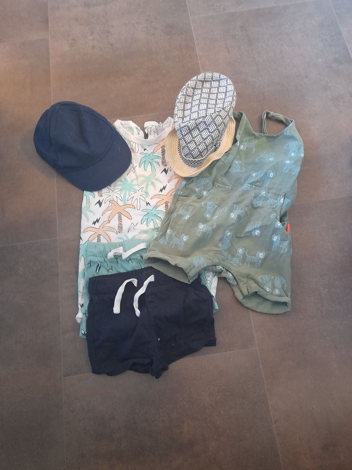 Lot vêtement été de 9 à 12 mois