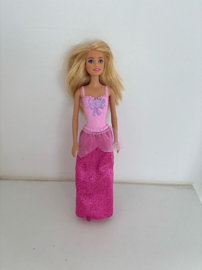 Barbie avec body intégré et jupe longue
