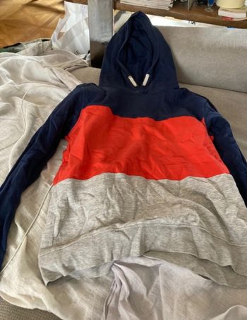 Pull à capuche avec manche longue