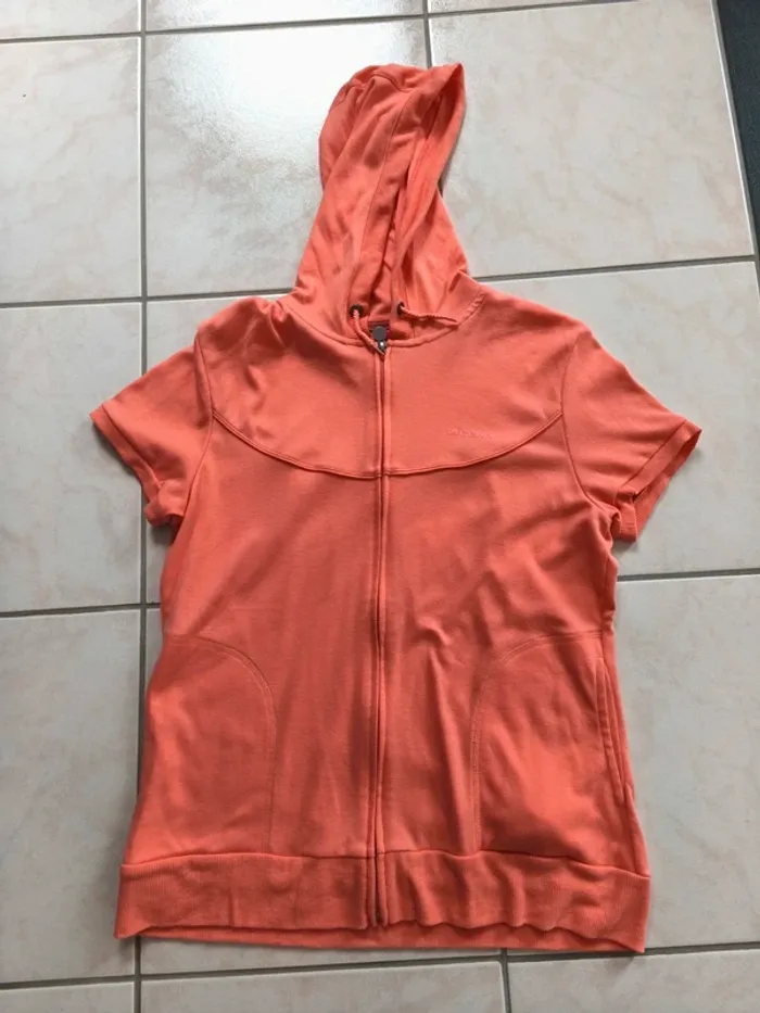 Pull gilet sans manches à capuche