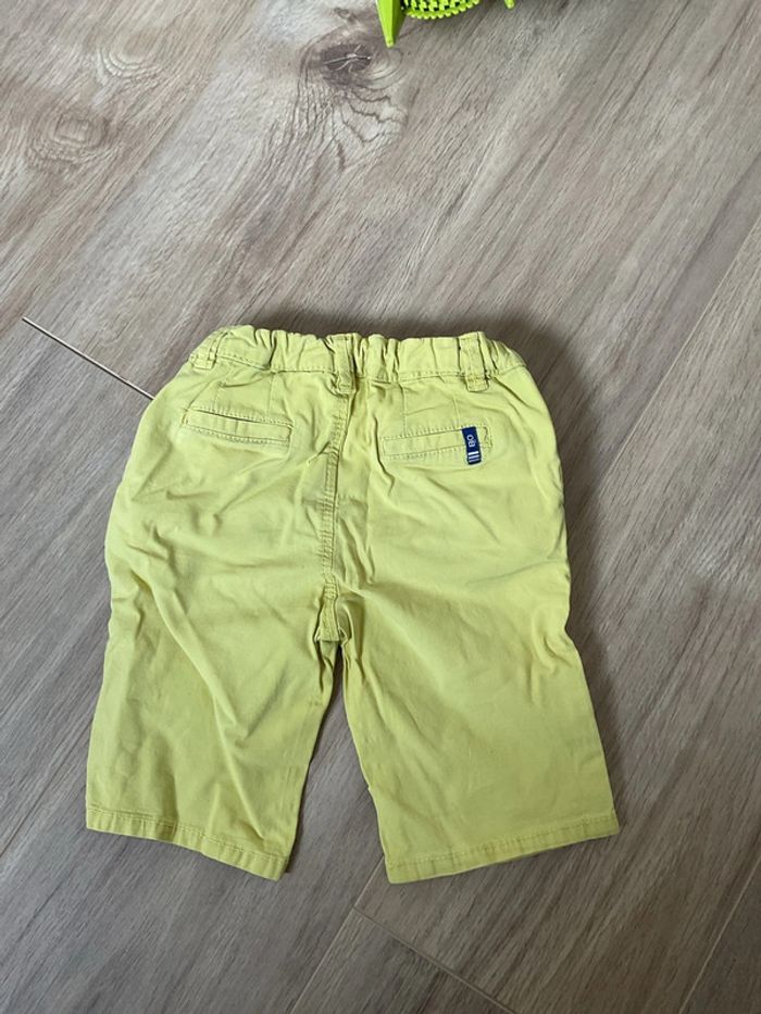 Short jaune - photo numéro 2
