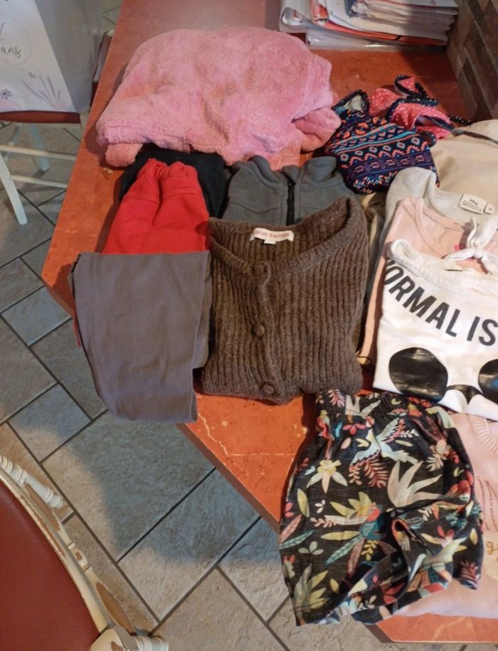 Lot de vêtements fille taille 4 ans - photo numéro 2