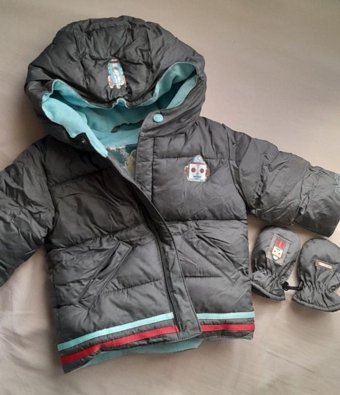 Doudoune avec sa paire de gants 6-9 mois