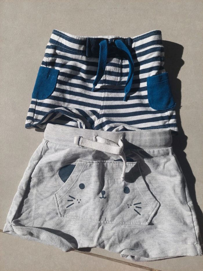 Lot x2 short taille 9 mois