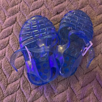 Chaussures en plastique pour bébé