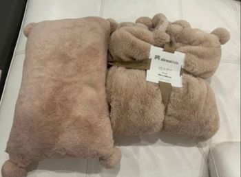 Couverture et coussin bébé rose neuf