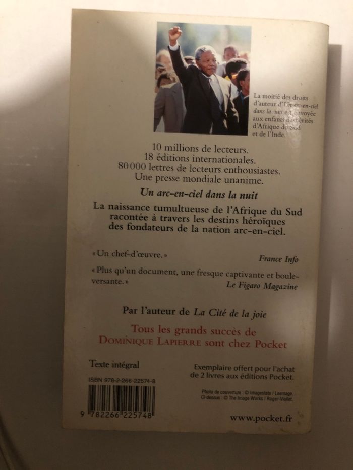 Livre un arc en ciel dans la nuit Dominique Lapierre - photo numéro 2