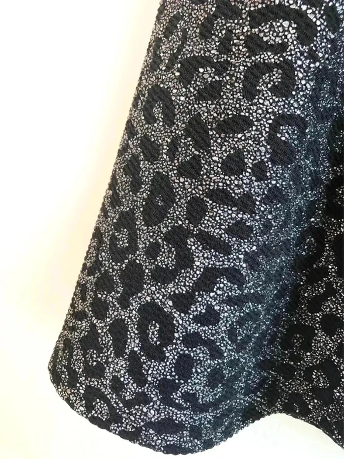 Jupe liu jo noire pailletée 16 ans - photo numéro 4