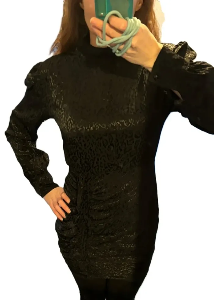 Magnifique robe de soirée noire moulante imprimé léopard noir satiné S/36 M/38