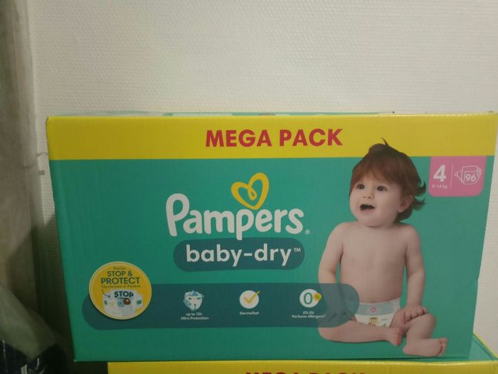 Pampers baby dry 96 Couches taille 4