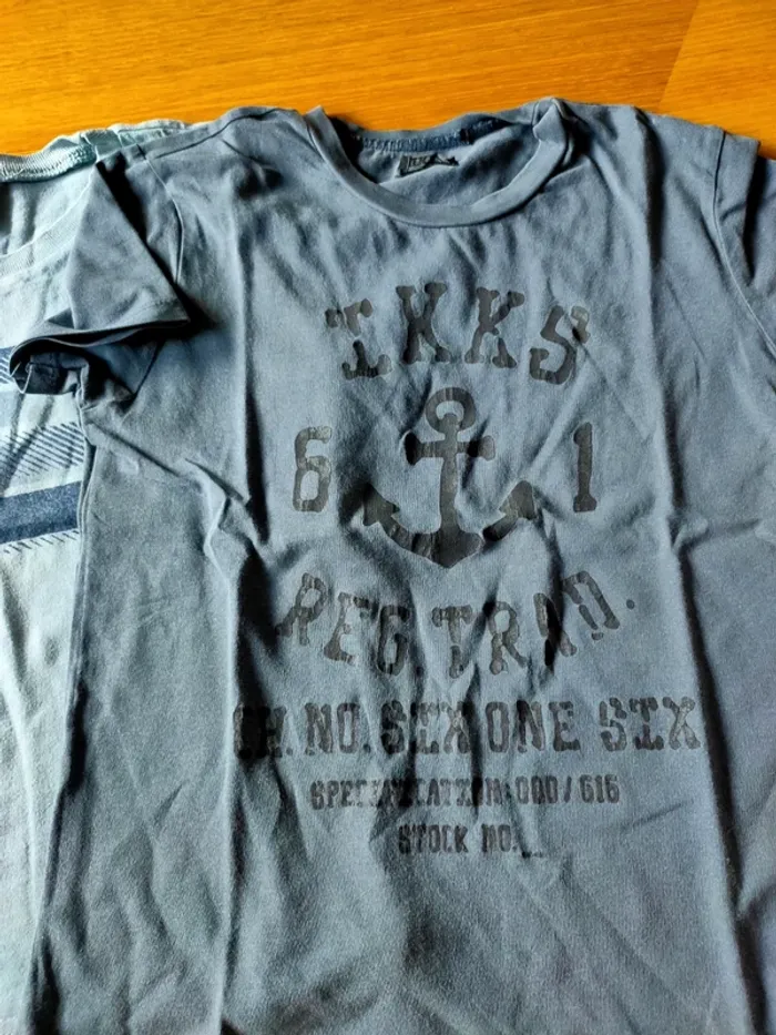 2 tee-shirts 6 ans - photo numéro 2