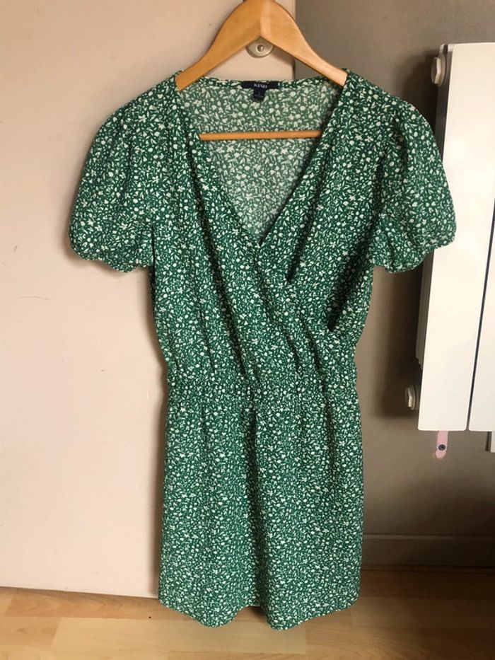 Robe cintrée à fleur