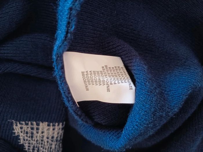 Pull marque version féminin. (A37) - photo numéro 6