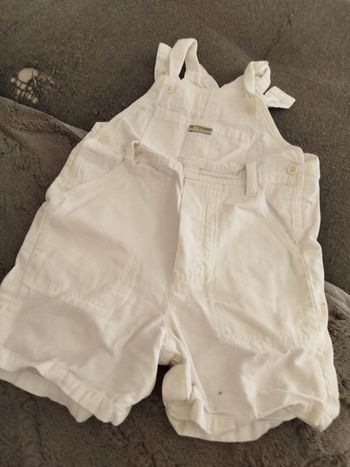 Salopette short blanc. Taille  12 mois. Tex.