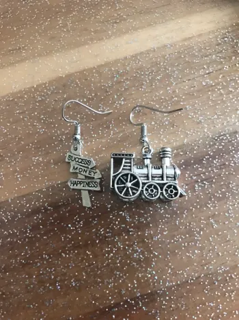 Boucles d’oreilles dépareillées