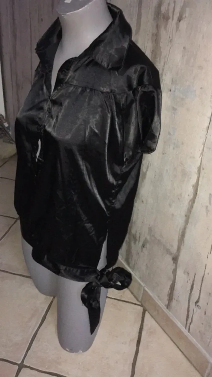 Chemise satinée Noire avec bas noeud - photo numéro 5
