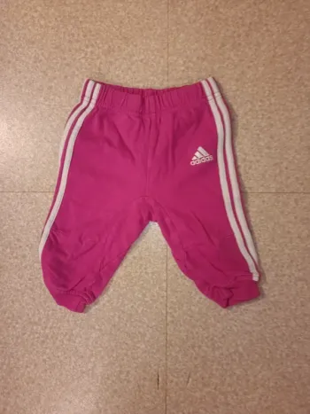 Un pantalon de sport Adidas 6 mois